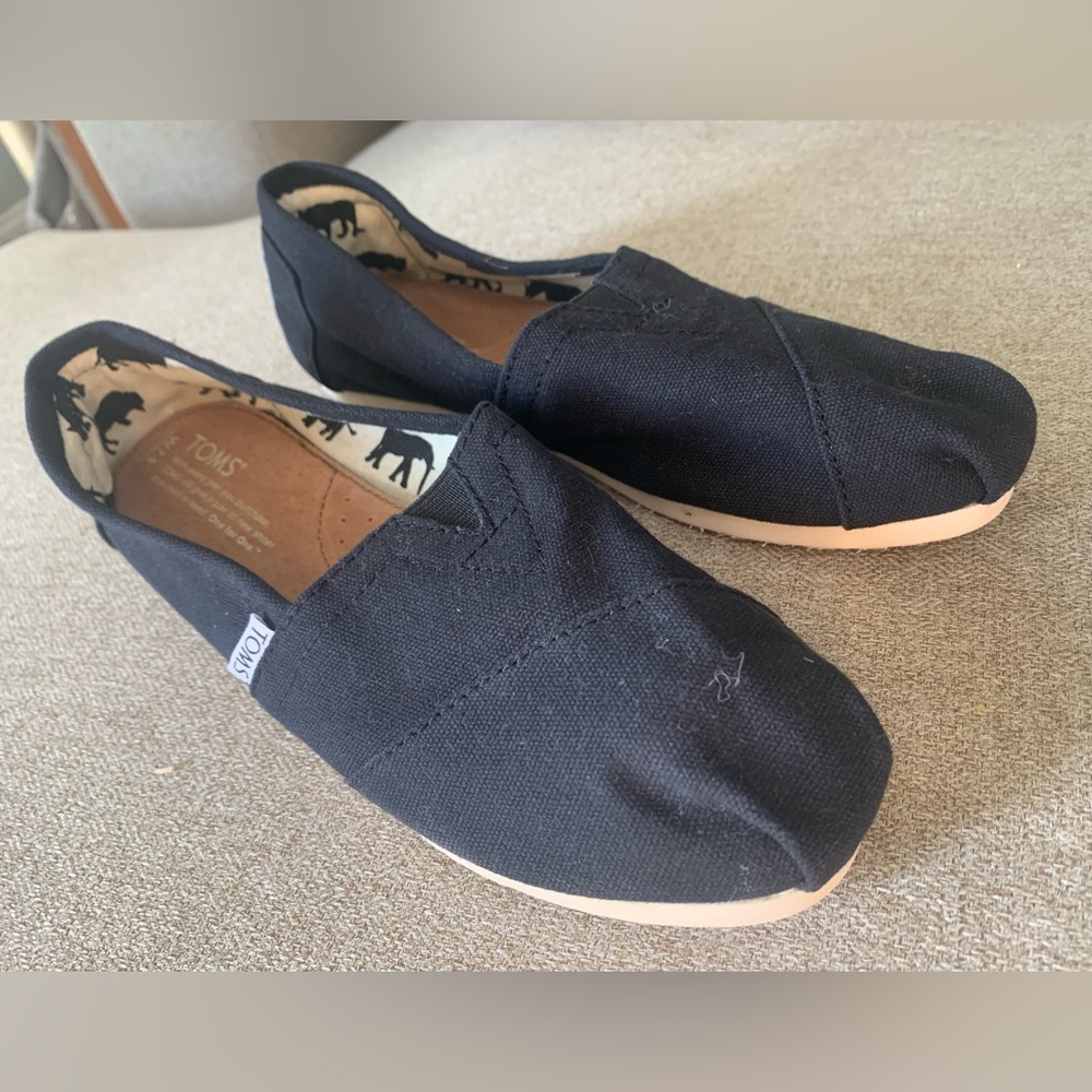 Womens 7.5 TOMS